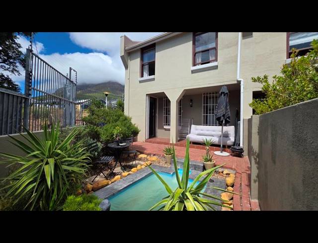 3 BEDROOM TOWNHOUSE FOR SALE IN ZONNEBLOEM